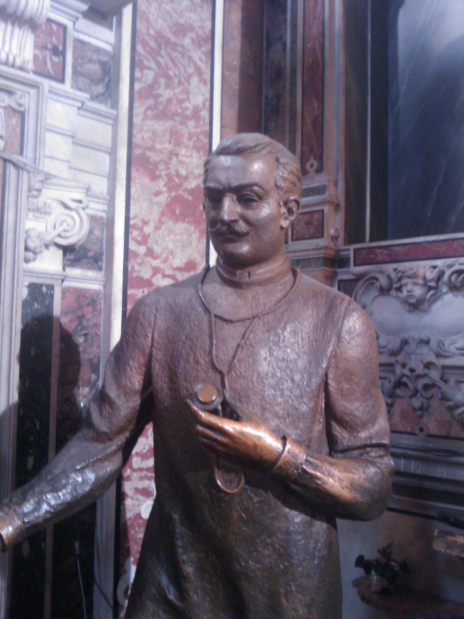 Moscati statue 1.jpg